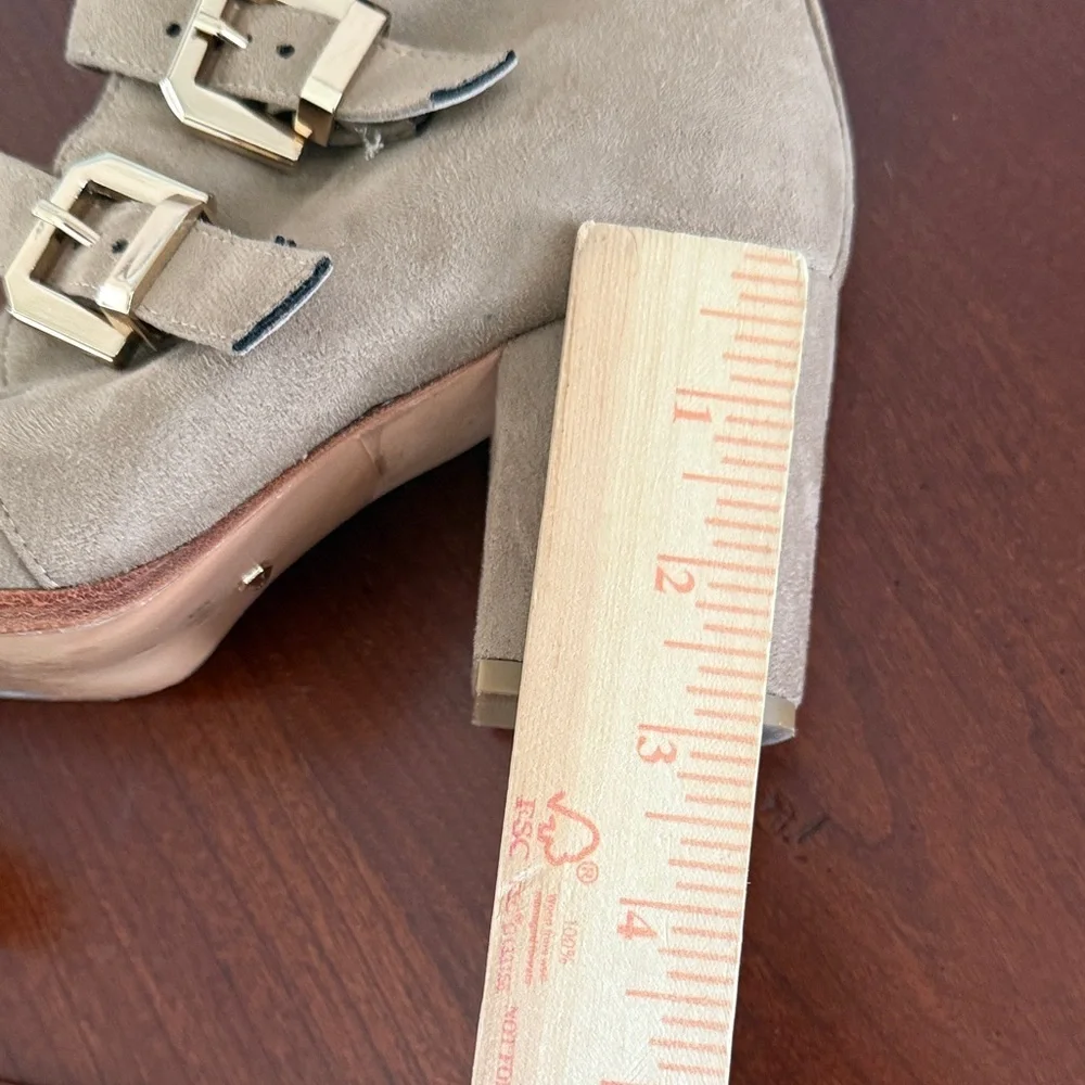 RAYE x house of Harlow suede Doute boots Buckle Detail pointed toe Sz 6
